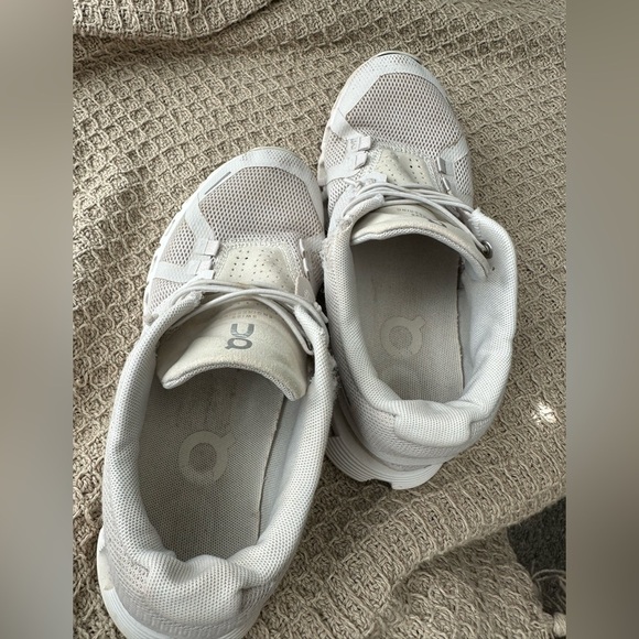 On Running Women's Athletic Shoes - Light Gray - Picture 7 of 8